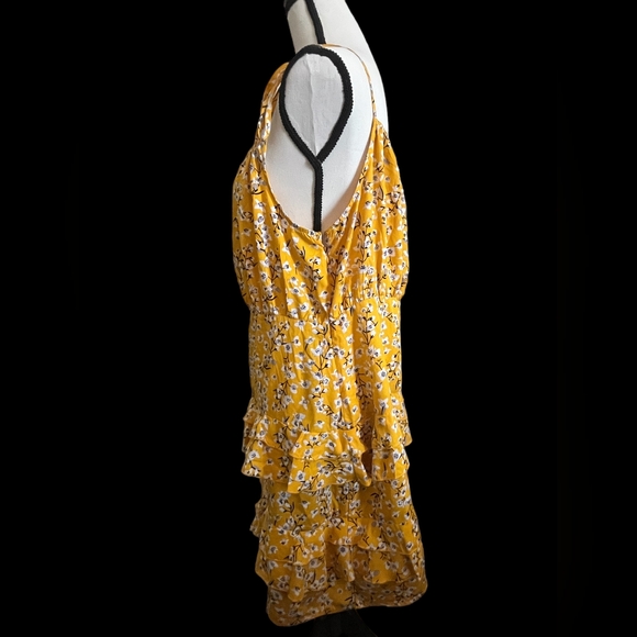 Boohoo Plus Size 16US Floral skater dress in yellow - Picture 3 of 4